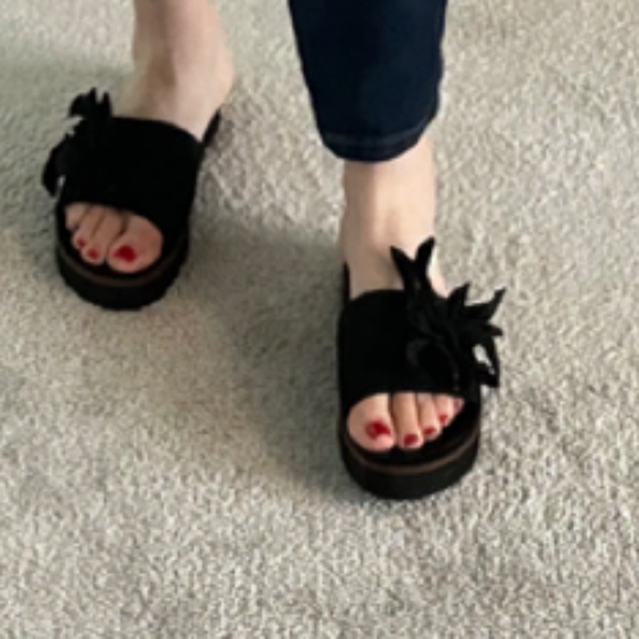 FJORD Black Suede Flower Sandals NWOT 8 - Picture 3 of 7